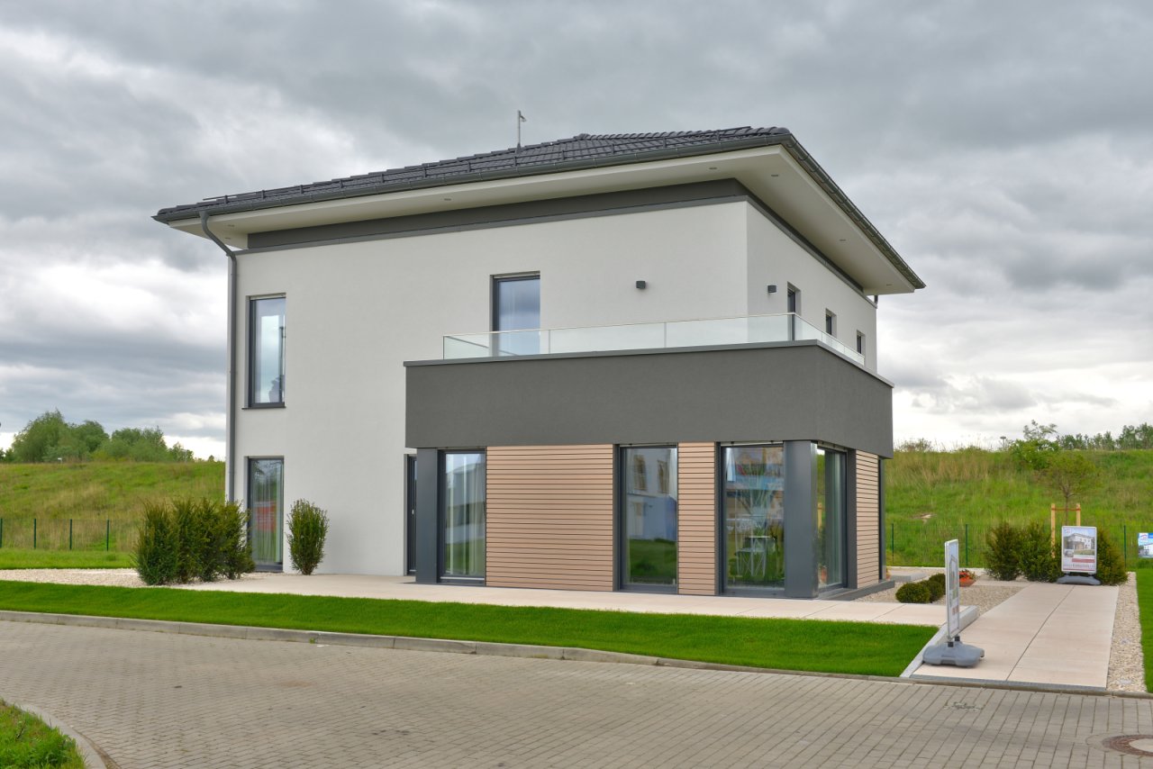 großer Übereckerker